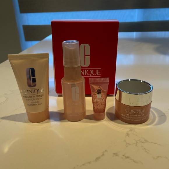 Clinique Hydration Heroes Gift Set - Picture 4 of 7